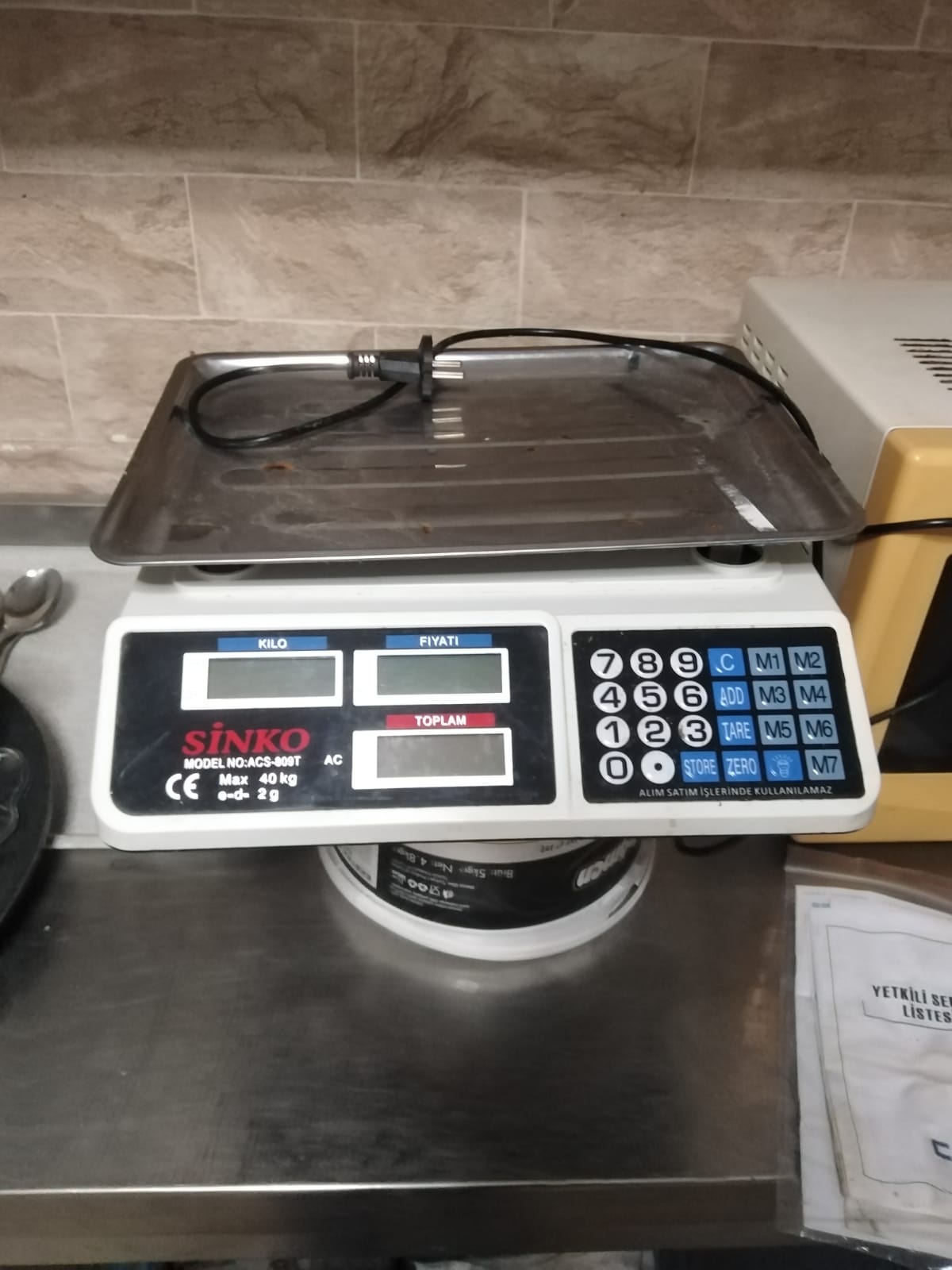 ikinci el hassas terazi ekipmanlarının yer aldığı bir makina alış satış